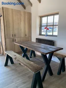 3 Bed 2 Bath Cosy Rural Barn Conversion-Parking - Image 2