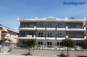 Atrium Hotel - Image 2