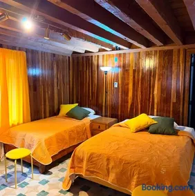La Casa Amarilla - Image 2