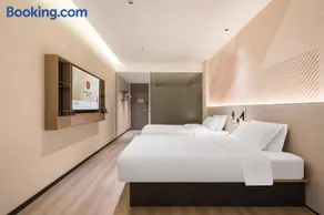 Thank Inn Chain Hotel Zhangjiajie National Forest Park Sign Gate Branch East Gate of National Forest Park Ticket Service Free Selfservice Laundry Free Luggage Storage - Image 3