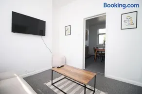 Bristol Street (2BR FREE parking)| Cohost Partners - Image 4