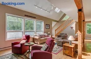 Mountain and Lake Getaway - Image 5