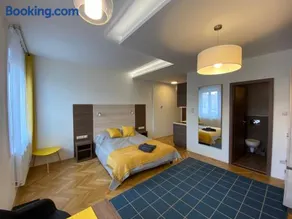 Frank & Fang Apartments MK1 - Image 1