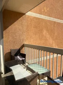 Appartement élégant pour 4 voyageurs avec parking sécurisé à proximité de la gare - Image 2