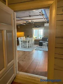 Nice ski in ski out cabin - Image 3