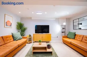 The Large Group House in Dublin, Sleeps 16 - Image 3