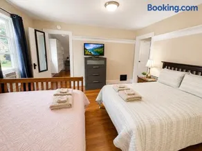 Modern Milford Getaway-Near Cincinnati Sleeps 6 - Image 4