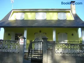 Casa con jardín en la playa de Almieiras - Image 1