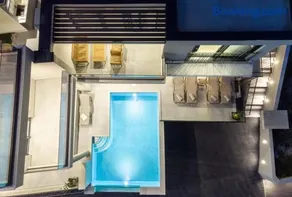 Luxury villa with pool and jacuzzi - Image 5