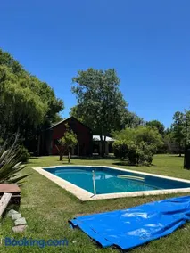 Casa quinta con pileta en City Bell - Arturo Seguí - Image 2