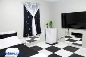 Private bedrooms+free parking - Image 3