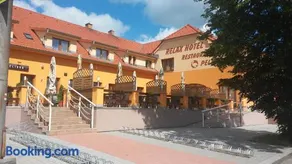 Relax Hotel Pelikán - Image 1