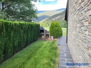 Casa de fusta al cor dels Pirineus - Image 2