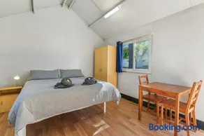 Parkes Country Cabins - Image 4