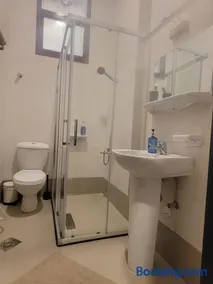 Cozy, Tiny, Retreat Studio in a prime location - Image 5