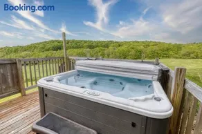 Huge Home w Studio Apt-Mountain Views-Hot Tub-Sauna - Image 2