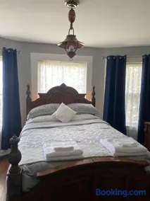 Elizabeth New Jersey bedroom -Newark Airport -New York City - Image 2