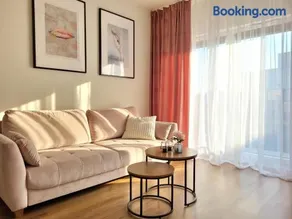 Factory apartment in historical estate, air conditioned, Metro - Image 4