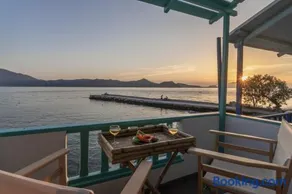 Turquoise Boathouse in Klima II - Image 4