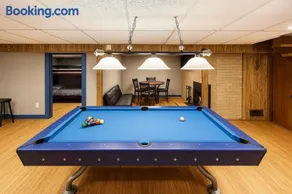 Serene Family Home Sleeps 16! - Image 4