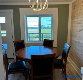 Lakeshore Comfort Lakeview Family Getaway - Image 3