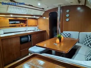 Magnificent sailboat with free parking for cars - Image 3