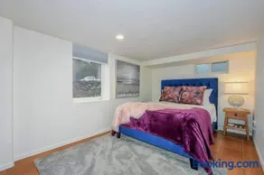 Private Basement Suite w Hot Tub - Image 1