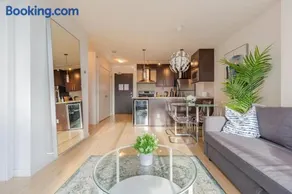Downtown Suite with Parking, Pool, Gym - Image 5