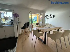 Traumhafte 2-Zimmer-Wohnung am Chiemsee mit Bergblick - Image 1