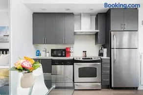 Trendy 1BR Condo Steps to Toronto Waterfront - Image 3