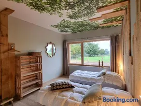 Gîtes spacieux avec piscine privative, sauna, animaux acceptés et parking, jusqu'à 18 personnes - Image 3