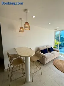 Coronado Beach Unique Balcony Apartment - Image 3