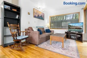 Alluring home with full kitchen, furnished patio, washer/dryer & private yard - Image 4
