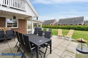 Relaxing Holiday Home Near Beach And Harbour - Image 5