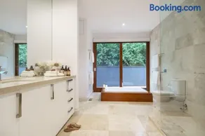 Trelawney Beach House - opposite Blairgowrie beach - Image 2