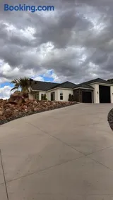 2BR Red Rock Retreat | Near Zion + Sand Hollow - Image 1