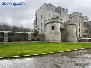 Bastian Gate Gosford Castle - Image 4