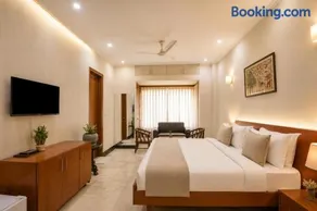 Hotel Heaven Silk 108, Near Galleria Market & Phase I Metro - Image 3