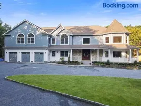The President Mansion Luxurious 7BR Family Retreat - Image 1