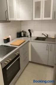 Stilvolles Apartment mit zwei Bädern Terrasse und Parkplatz nahe Rhein und Bonn Zentrum - Image 3