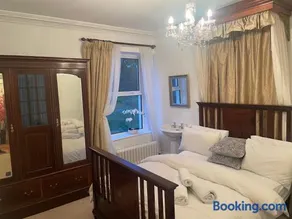 Brackfield House double and single bed free breakfast parking strong wifi - Image 1