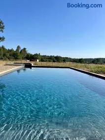 Cabane avec jacuzzi privatif séjour romantique en Provence - Image 1