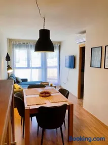 Apartament dúplex amb vistes al Pirineu català - Image 2