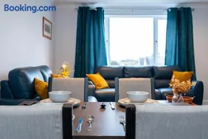 Lovely 3-bedroom flat with free parking - Image 4