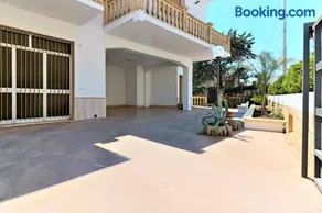 Ferrari Apartment - Image 1