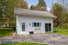 Waterfront Cottages in Lexington Vacation Homes - Image 3