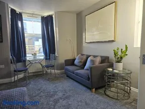 StayZen Apartments - Free Parking & Private Garden Ground Floor Central Woking - Business & Leisure - Image 1