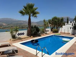 Villa Azahar - Private Pool Villa with Lake & Mountain Views, Málaga - Image 1