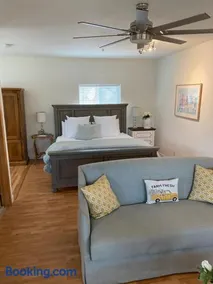 Rustic Ridge Vineyards Cottage - Image 3