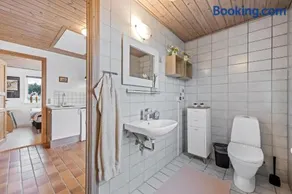 Lovely Holiday House With 4 Rooms Close To The North Sea - Image 5